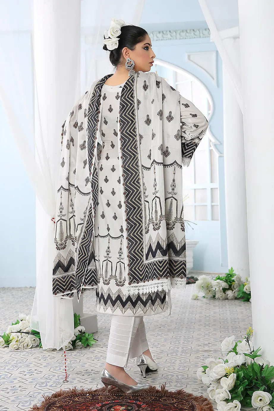 Arwa Elegance Unleashed: Digital Printed Lawn 3pcs Ensemble PR-2576